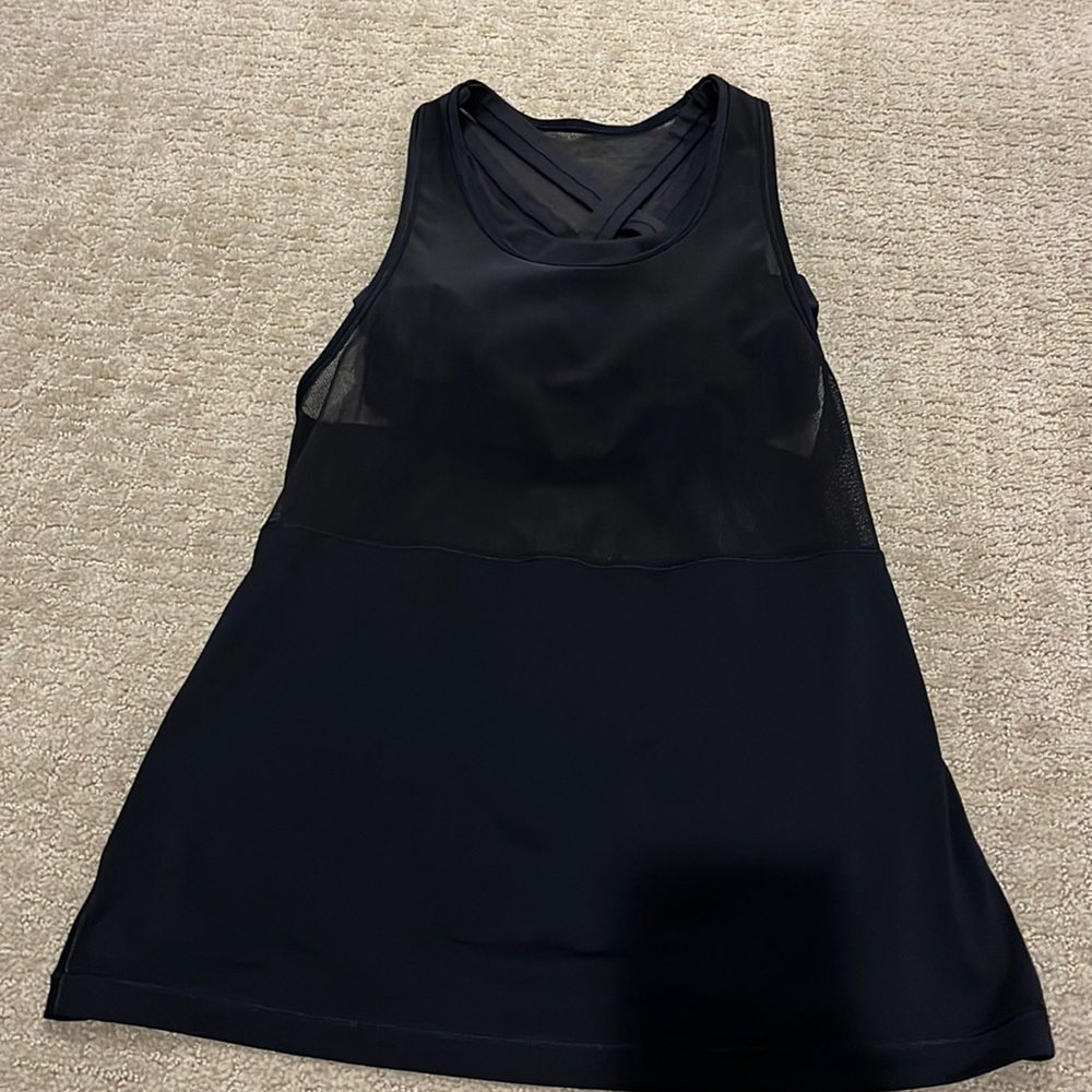 Black lululemon tank with built in sports bra